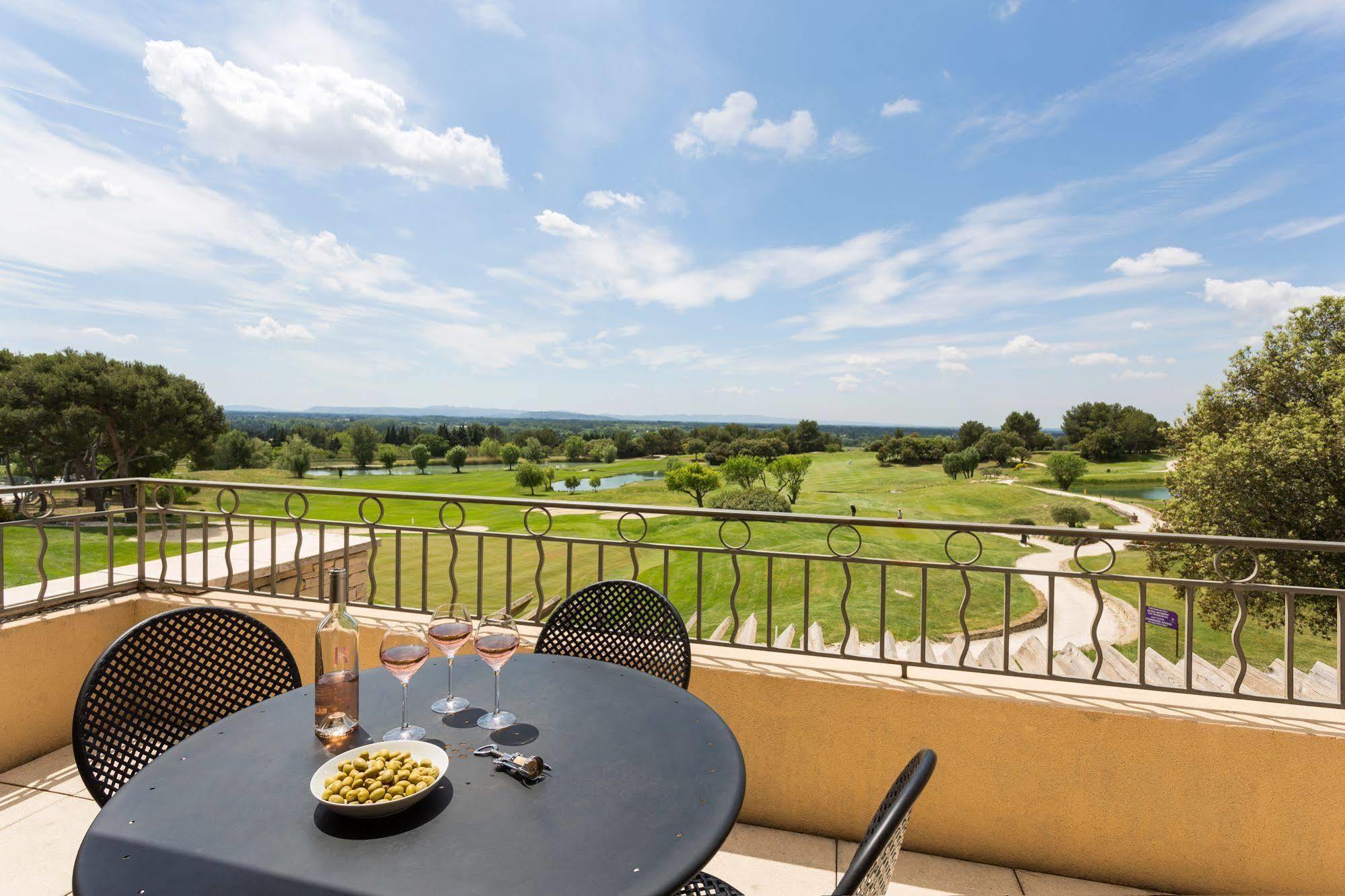 Madame Vacances Domaine Du Provence Country Club Service Premium Saumane-de-Vaucluse ภายนอก รูปภาพ