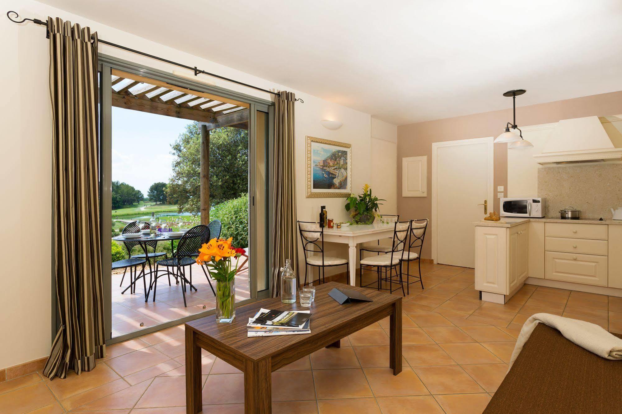 Madame Vacances Domaine Du Provence Country Club Service Premium Saumane-de-Vaucluse ภายนอก รูปภาพ