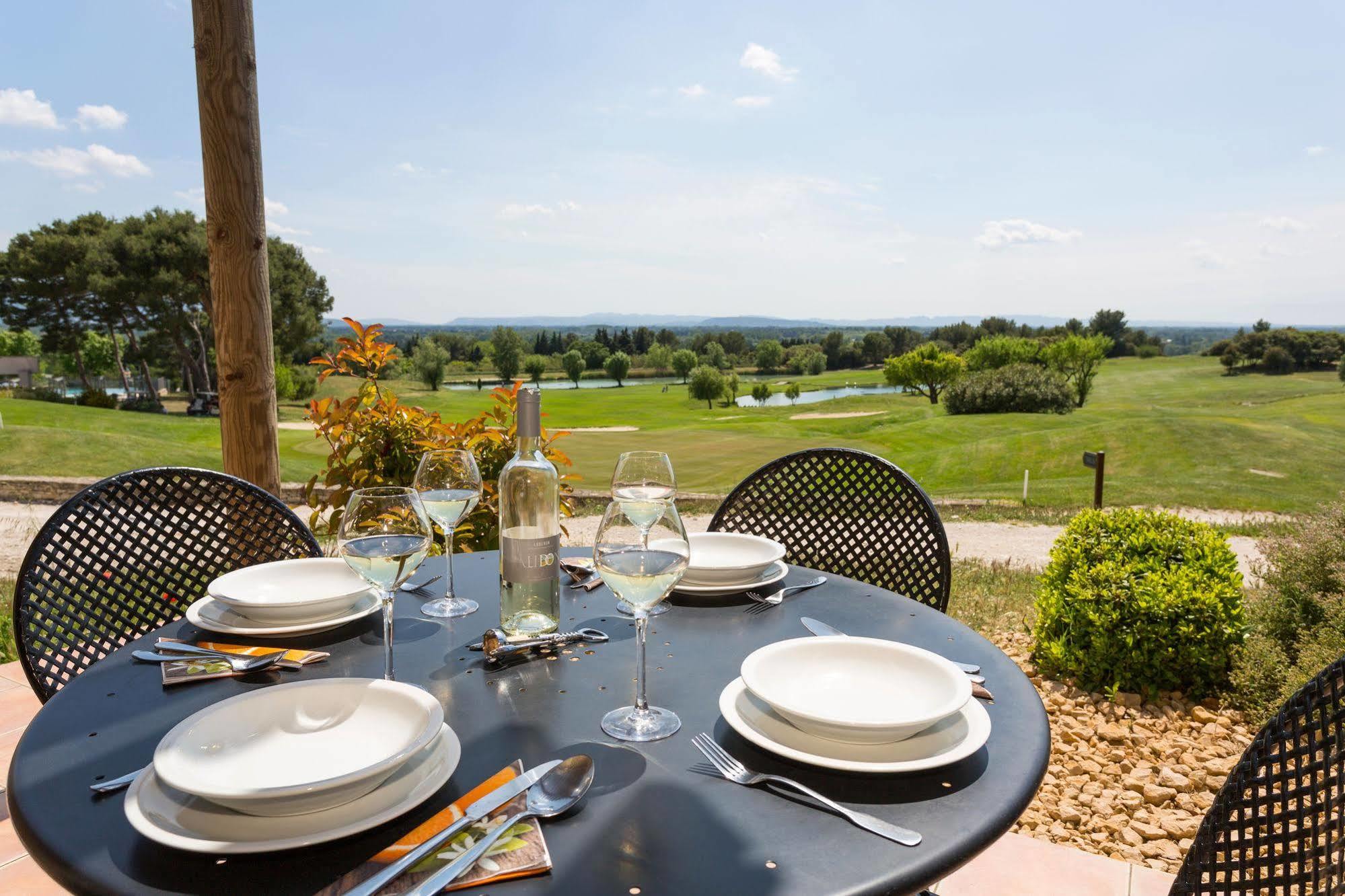 Madame Vacances Domaine Du Provence Country Club Service Premium Saumane-de-Vaucluse ภายนอก รูปภาพ