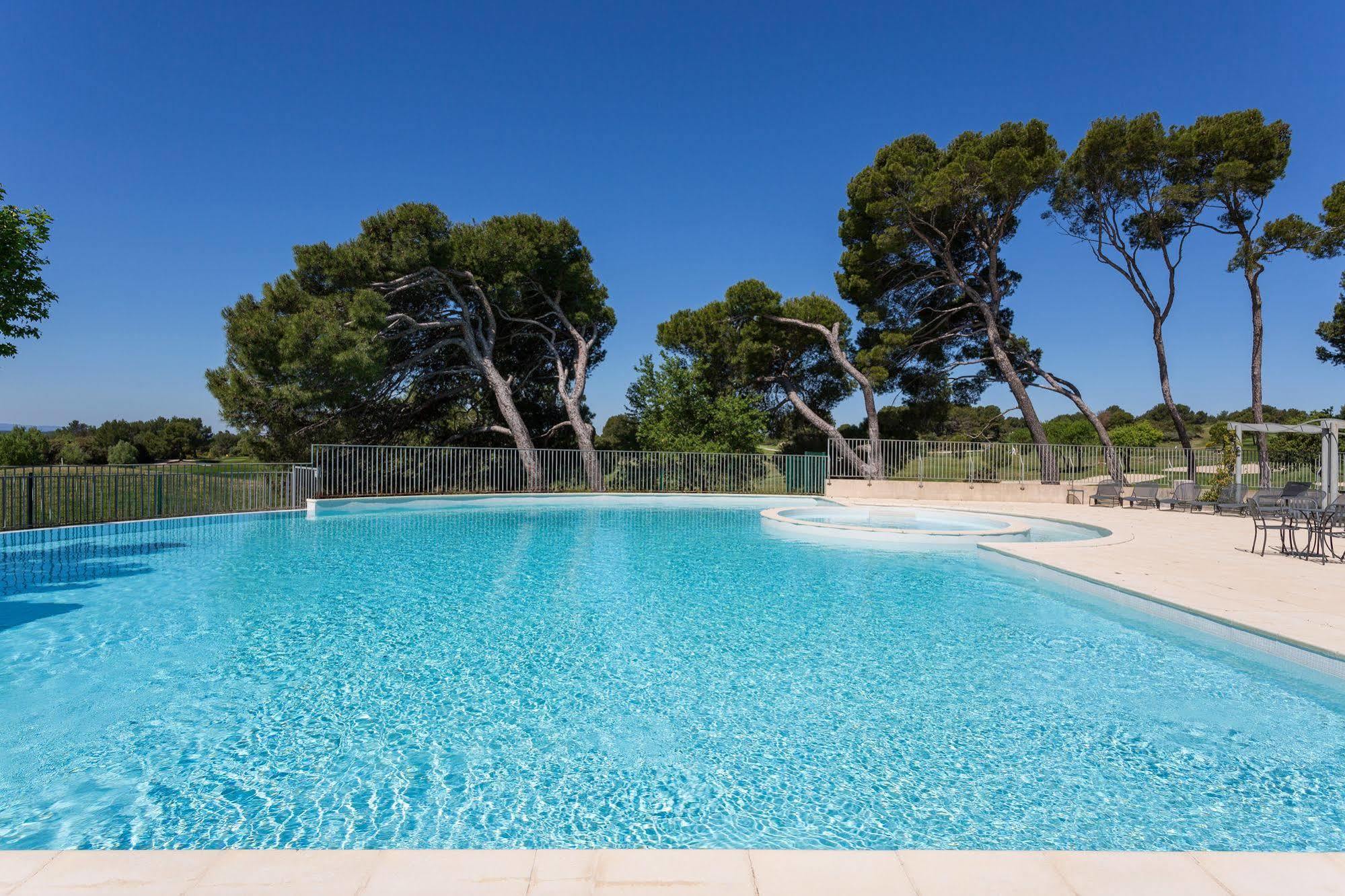 Madame Vacances Domaine Du Provence Country Club Service Premium Saumane-de-Vaucluse ภายนอก รูปภาพ